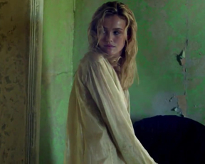 Jessica Parker Kennedy - Film nackt