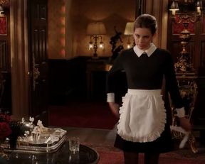 Keeley Hazell Maid Plot In 'The Royals' - Film nackt