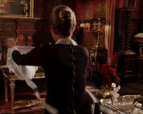 Keeley Hazell Maid Plot In 'The Royals' - Film nackt