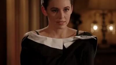 Keeley Hazell Maid Plot In 'The Royals' - Film nackt