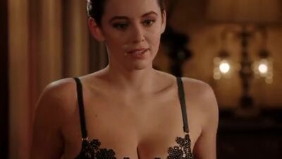 Keeley Hazell Maid Plot In 'The Royals' - Film nackt