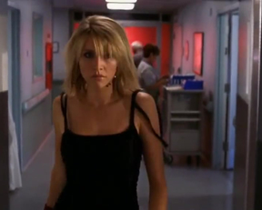 Sarah Chalke Struts Her Stuff In Scrubs - Film nackt