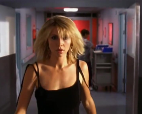 Sarah Chalke Struts Her Stuff In Scrubs - Film nackt
