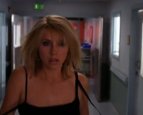 Sarah Chalke Struts Her Stuff In Scrubs - Film nackt
