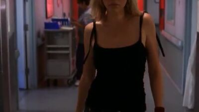 Sarah Chalke Struts Her Stuff In Scrubs - Film nackt