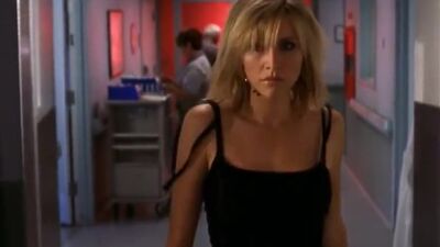 Sarah Chalke Struts Her Stuff In Scrubs - Film nackt
