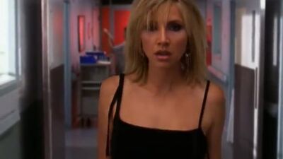 Sarah Chalke Struts Her Stuff In Scrubs - Film nackt