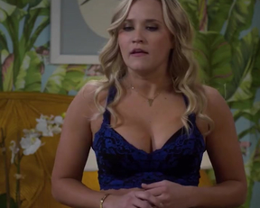 Emily Osment - Young  Hungry. - Film nackt