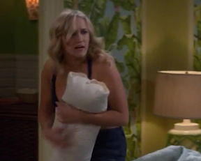 Emily Osment - Young  Hungry. - Film nackt