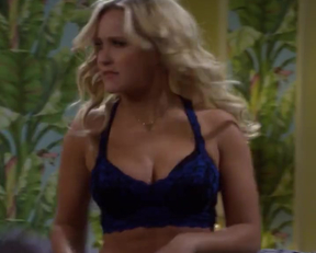 Emily Osment - Young  Hungry. - Film nackt