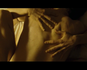 Jodie Foster / Audrey Tautou - A Very Long Engagement - Film nackt