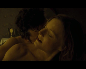 Jodie Foster / Audrey Tautou - A Very Long Engagement - Film nackt