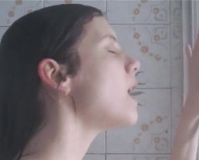 Melanie Laurent In Room Of Death - Film nackt