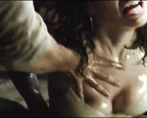 Blanca Suárez's Plot Gets Her Stuck In The Bar - Film nackt