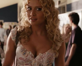 Aly Michalka - Easy A Walking Plot - Film nackt