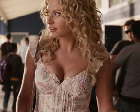 Aly Michalka - Easy A Walking Plot - Film nackt