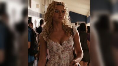 Aly Michalka - Easy A Walking Plot - Film nackt