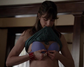 Amanda Peet Flashes Her Plots - Togetherness TV Show - Film nackt
