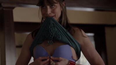 Amanda Peet Flashes Her Plots - Togetherness TV Show - Film nackt