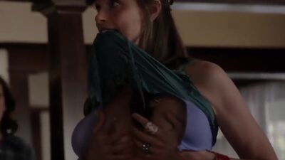Amanda Peet Flashes Her Plots - Togetherness TV Show - Film nackt