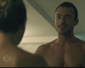 He Doesn't Care If She Is The Wife Of Some Big Gangster In Verdades Secredas - Film nackt