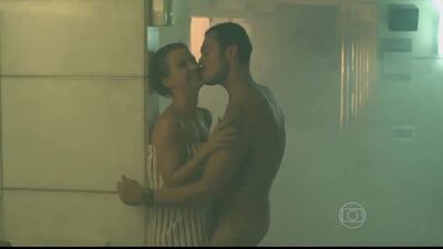 He Doesn't Care If She Is The Wife Of Some Big Gangster In Verdades Secredas - Film nackt