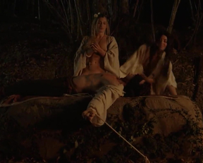 Aubrey Plaza  Jemima Kirke In The Little Hours - Film nackt