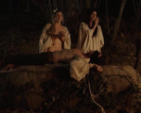 Aubrey Plaza  Jemima Kirke In The Little Hours - Film nackt