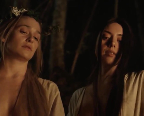 Aubrey Plaza  Jemima Kirke In The Little Hours - Film nackt
