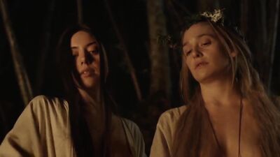 Aubrey Plaza  Jemima Kirke In The Little Hours - Film nackt