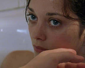 Marion Cotillard In 'Une Femme Piégée' - Film nackt