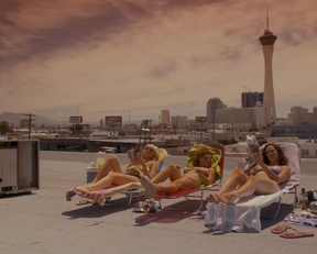 Laura Prepon And Jo Newman Plot In Lay The Favorite - Film nackt