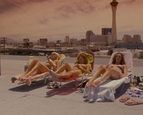 Laura Prepon And Jo Newman Plot In Lay The Favorite - Film nackt