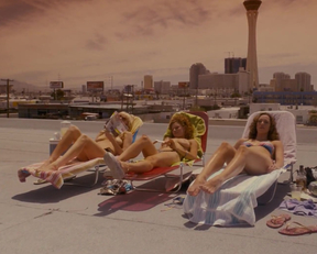 Laura Prepon And Jo Newman Plot In Lay The Favorite - Film nackt