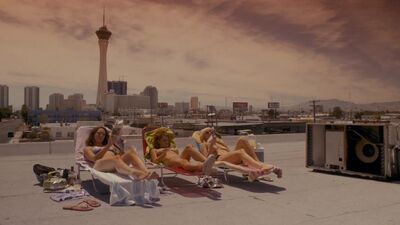 Laura Prepon And Jo Newman Plot In Lay The Favorite - Film nackt