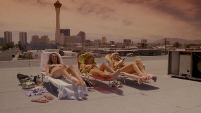 Laura Prepon And Jo Newman Plot In Lay The Favorite - Film nackt