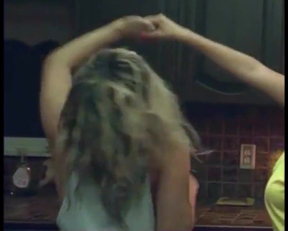 Vanessa Hudgens Perky Plots In Spring Breakers - Film nackt