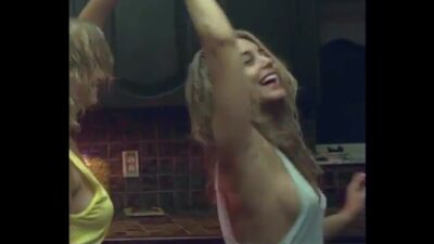 Vanessa Hudgens Perky Plots In Spring Breakers - Film nackt