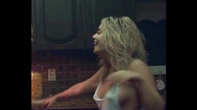 Vanessa Hudgens Perky Plots In Spring Breakers - Film nackt