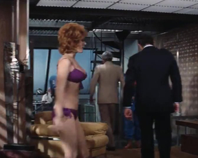 Jill St John's Helpful Back Story In "Diamonds Are Forever" - Film nackt