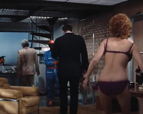 Jill St John's Helpful Back Story In "Diamonds Are Forever" - Film nackt