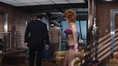 Jill St John's Helpful Back Story In "Diamonds Are Forever" - Film nackt