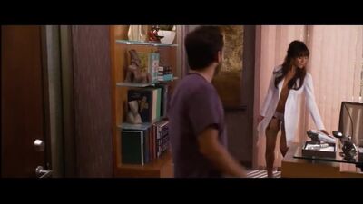 Jennifer Aniston Seems Like A Great Boss - Film nackt