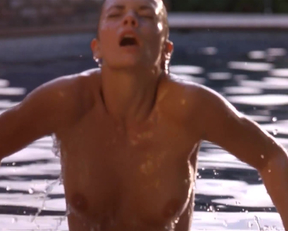Jaime Pressly Getting Out Of The Water Nine Years Apart. Poison Ivy In 1997, And DOA: Dead Or Alive In 2006. - Film nackt