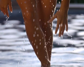 Jaime Pressly Getting Out Of The Water Nine Years Apart. Poison Ivy In 1997, And DOA: Dead Or Alive In 2006. - Film nackt