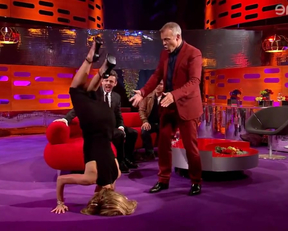 Amanda Holden - NipSlip On BBC One - Film nackt