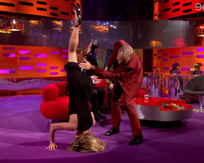 Amanda Holden - NipSlip On BBC One - Film nackt