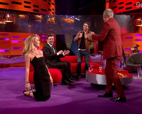 Amanda Holden - NipSlip On BBC One - Film nackt