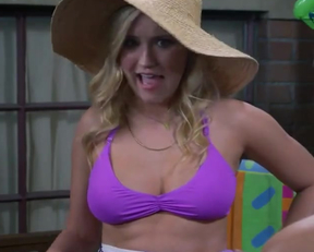 Emily Osment - Young  Hungry - Film nackt