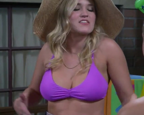 Emily Osment - Young  Hungry - Film nackt